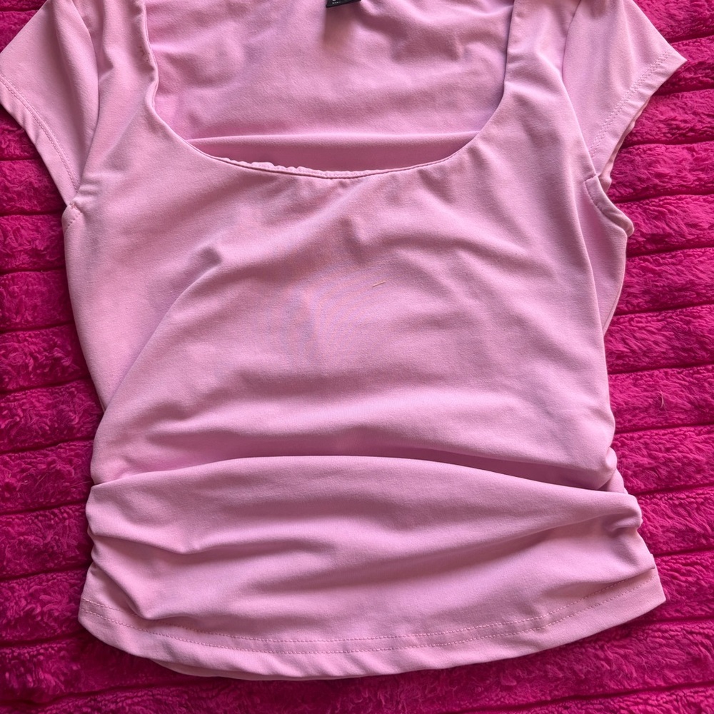 Chic Pink Fitted Cap Sleeve Blouse